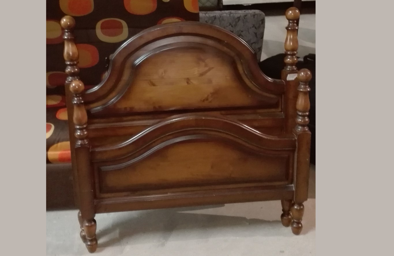 Cama de 90 cm de pino oscuro, Cabecero, pie y Somier con patas Mod. Andr
