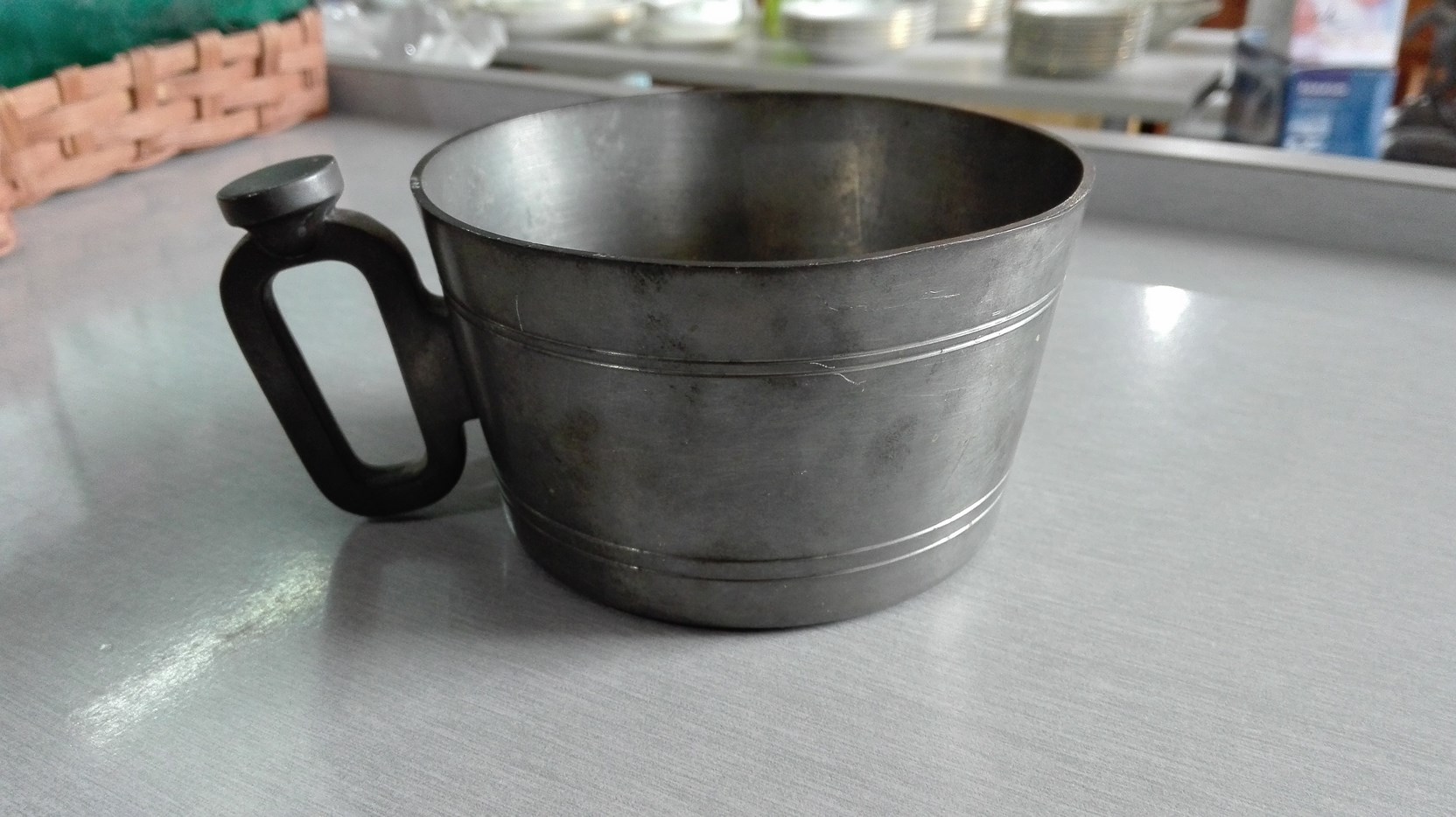 Antigua taza de estaño Holland Daalderop