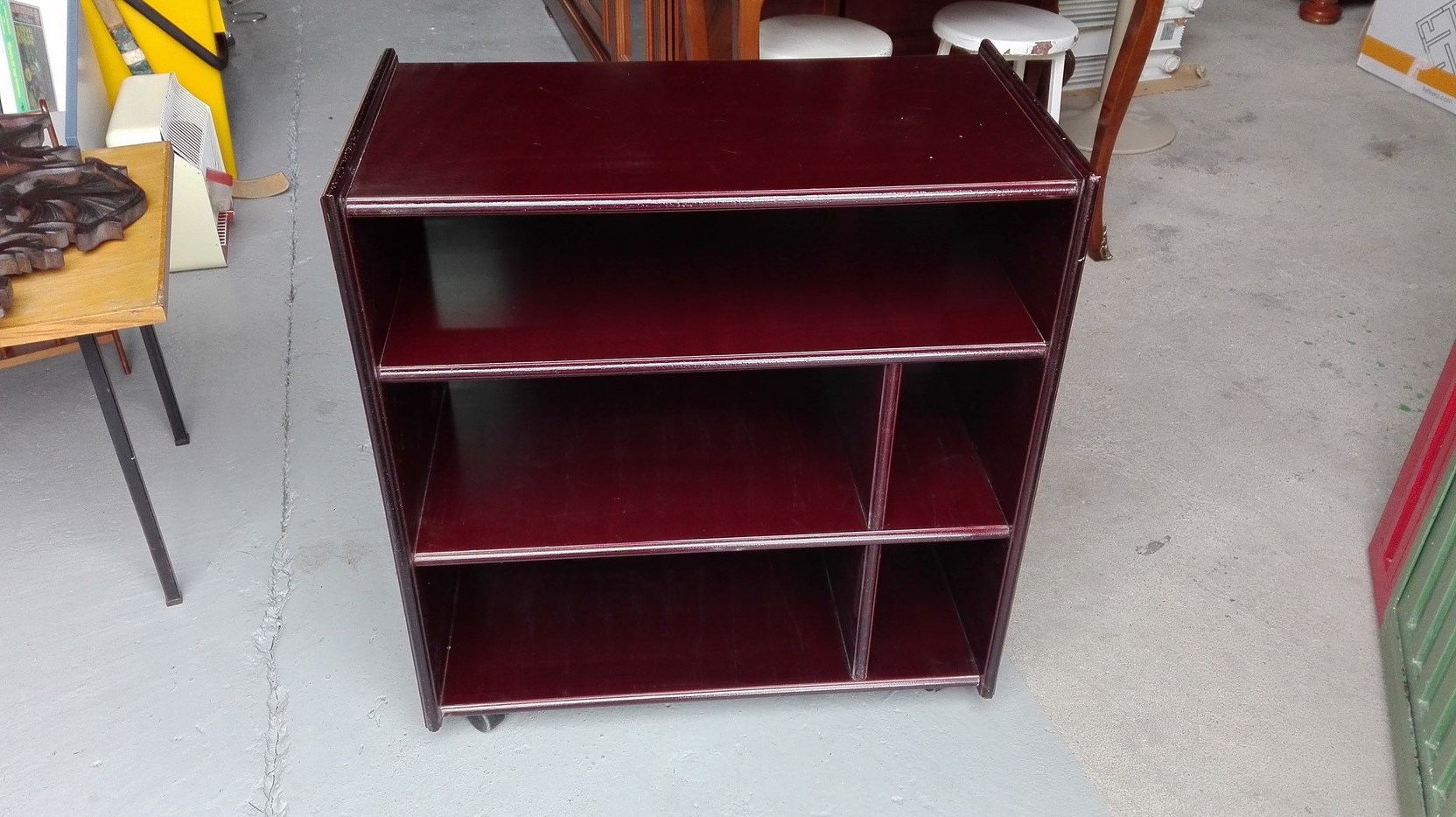 Mesa de TV de madera color caoba Mod. Portu.17