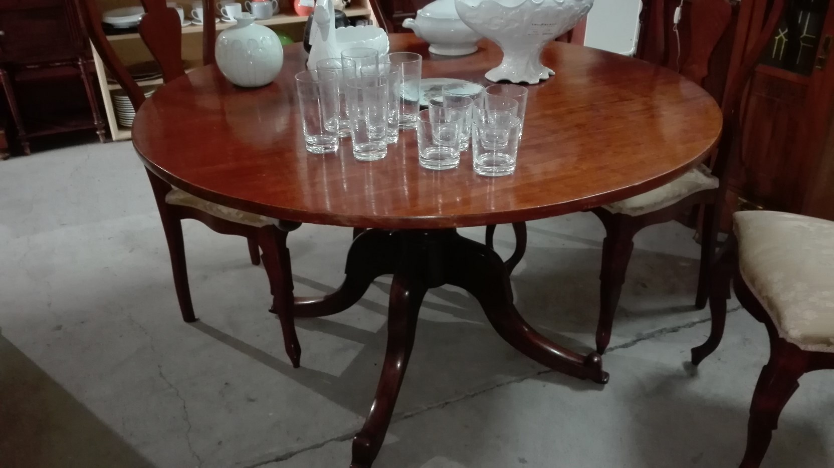 Mesa redonda de madera 127 cm, con pie central