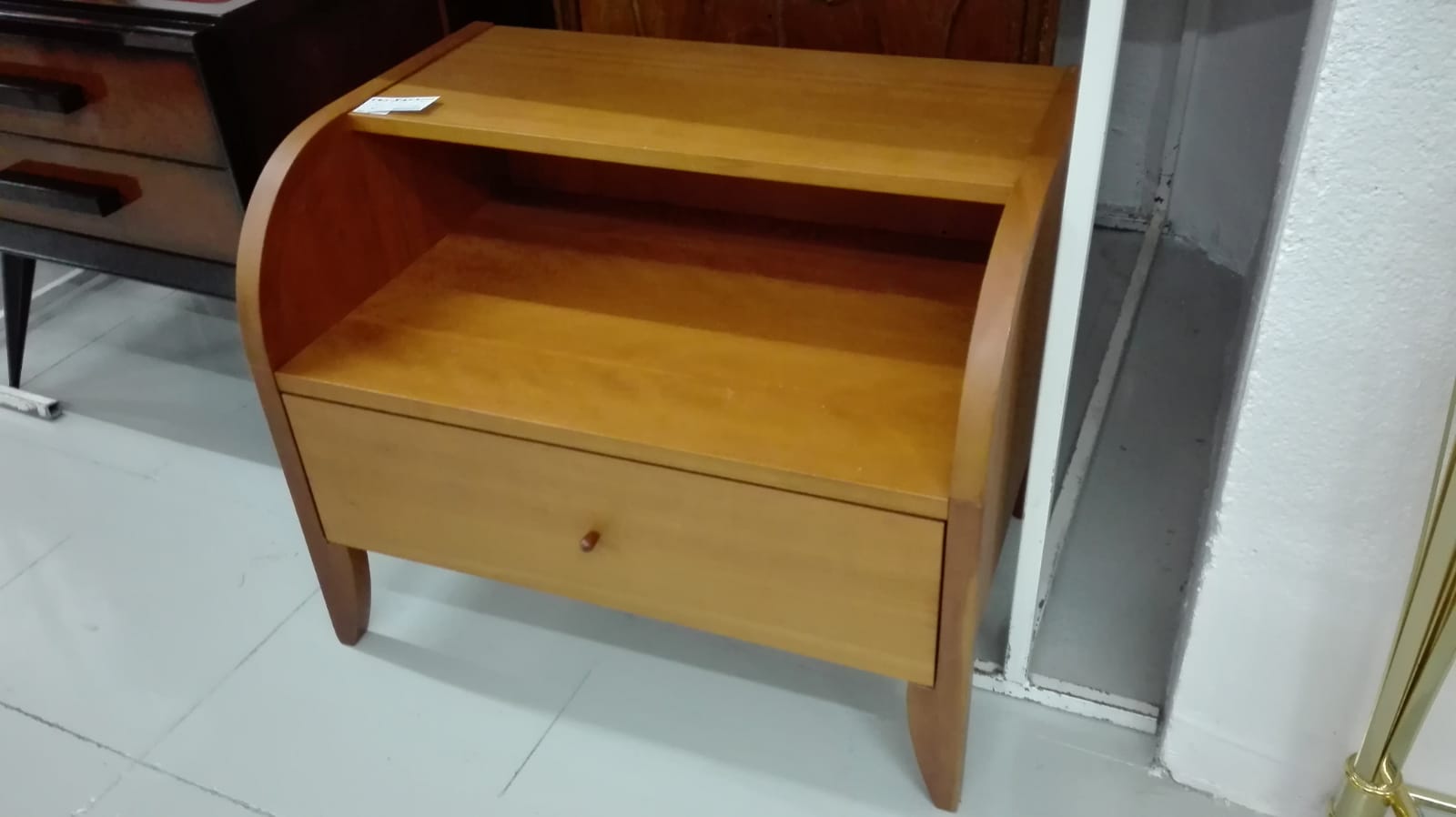 Mesilla de noche de madera 