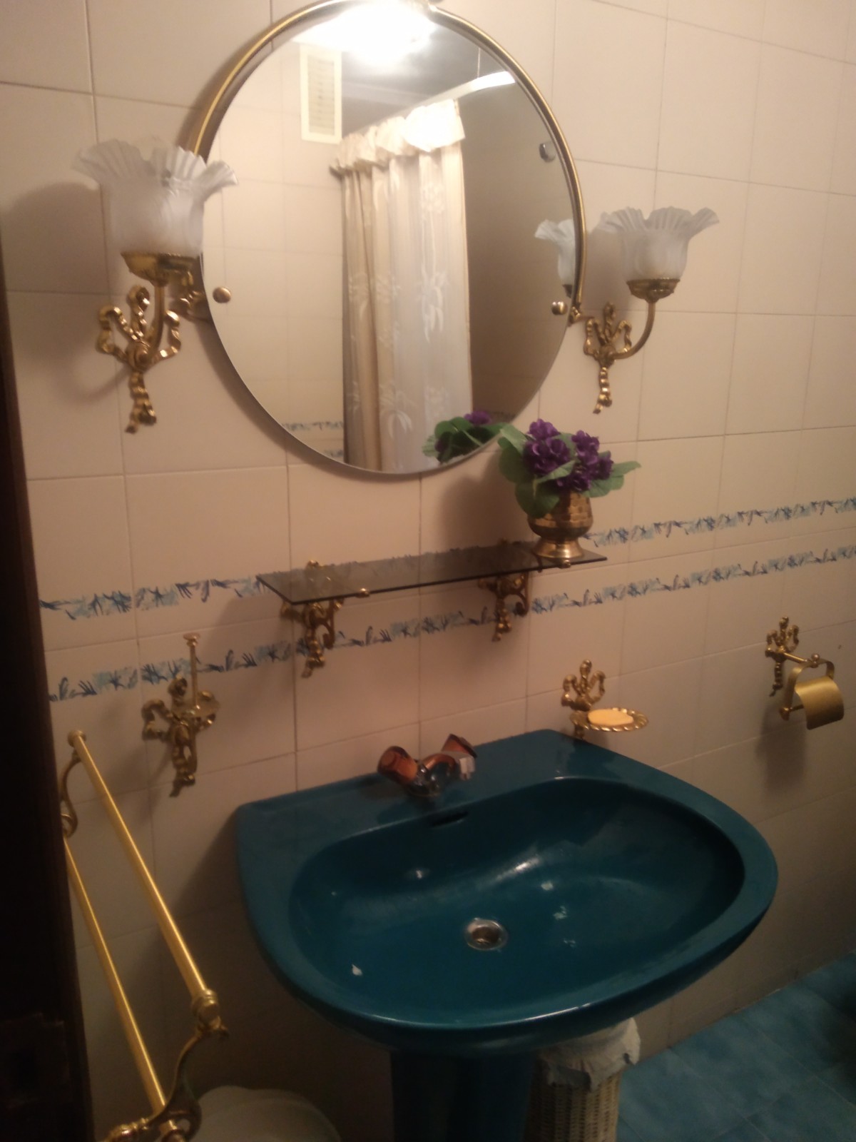 Conjunto Espejo y accesorios de baño