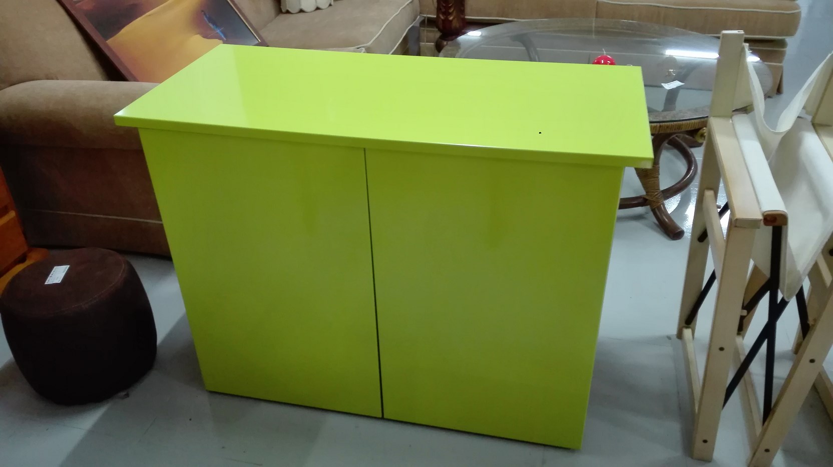 Mueble bajo estanteria verde lacado
