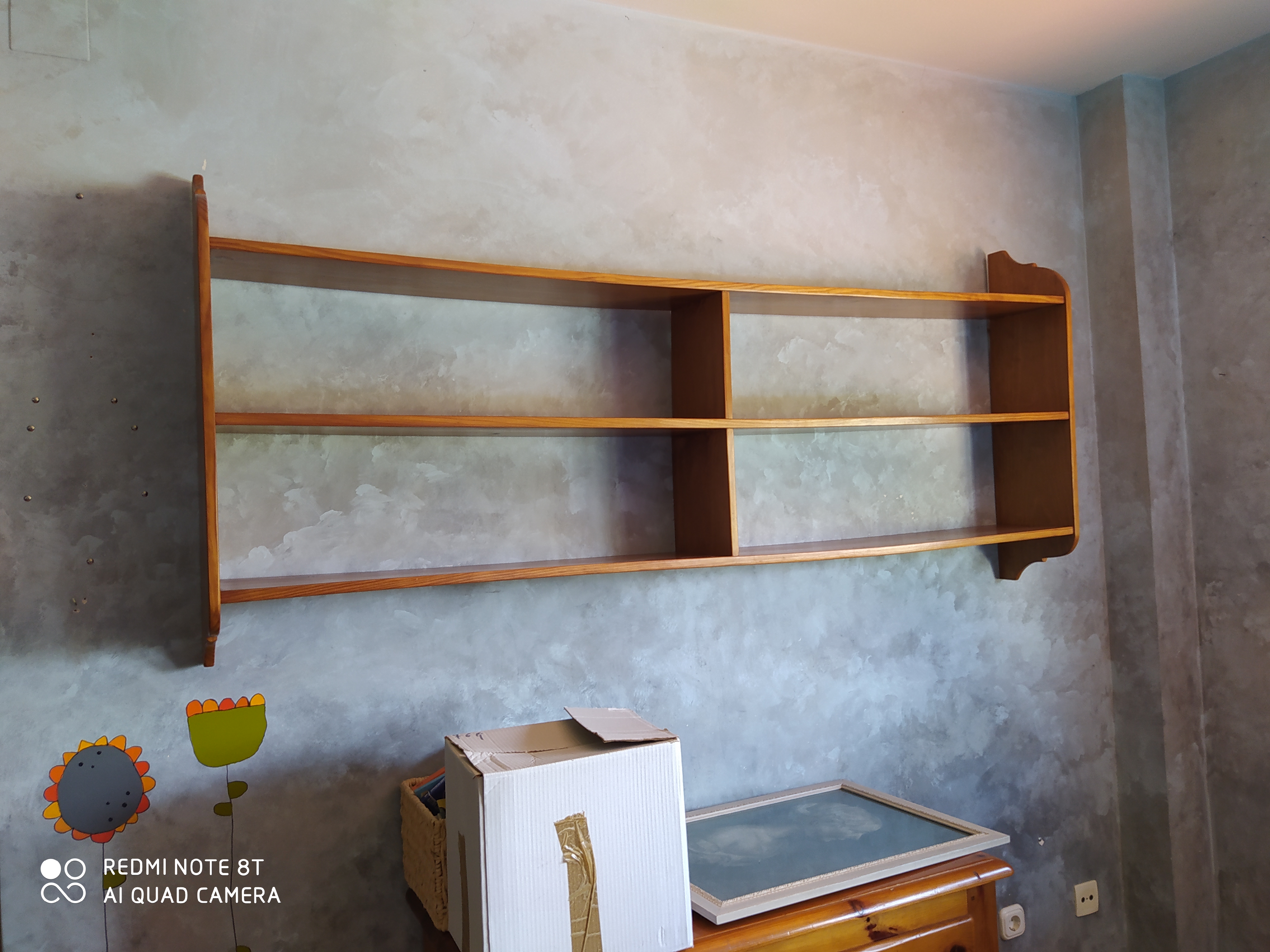 Estanteria pared baldas, de madera pino