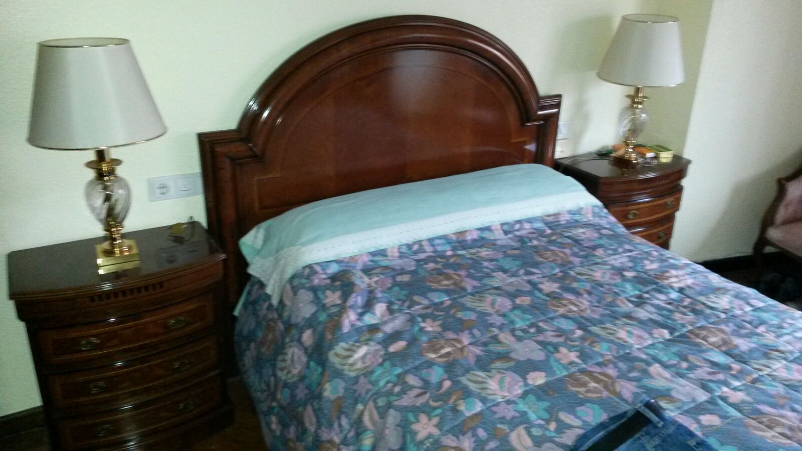 Cama Cabecero Clsico de matrimonio 135 cm, con somier sin patas Mod. Aza
